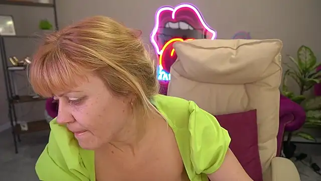 BellaLaPetit élő XXX-chatje