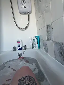 BeeMay22 – webcam-show