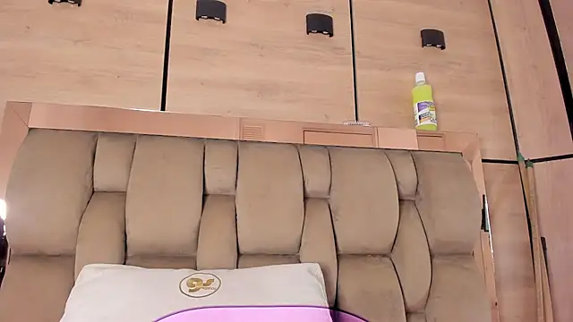 karol_lewiss Chat XXX live