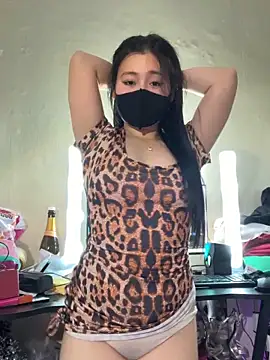 -LaZy- 在線直播表演