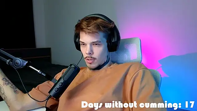 DENIS_HERE 网络视讯表演