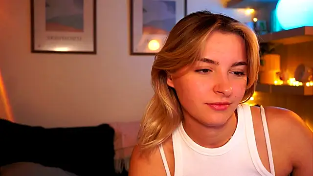 tiny_pixieee – webcam-show