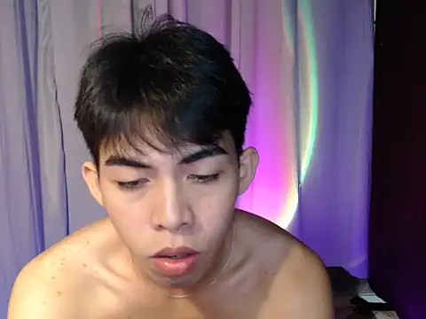 Urhotsilverboy 即時 XXX 聊天