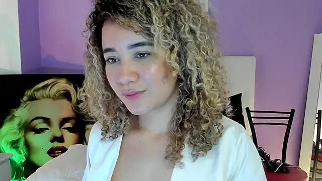 Charlotte11-11's Live XXX Chat