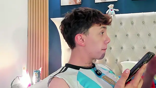 Tomy_Rox: онлайн-секс-чат