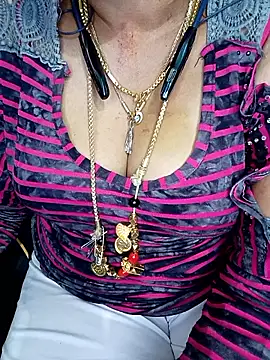 Show modela negatamil na web-kameri