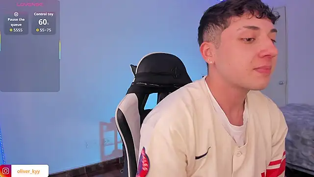 oliver_kyy Chat XXX in diretta