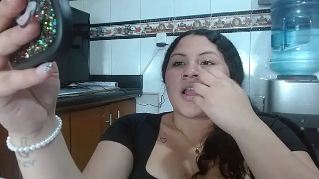 Baby_dirt élő XXX-chatje