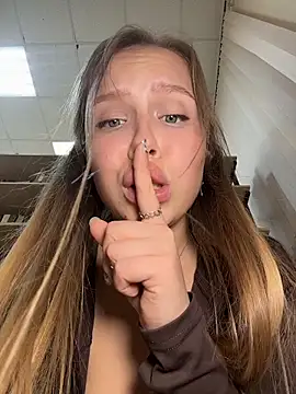 Liza_risky: онлайн-секс-чат