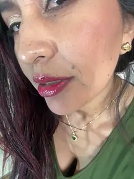 MonicaMoret Show in webcam