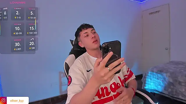oliver_kyy's Live XXX Chat