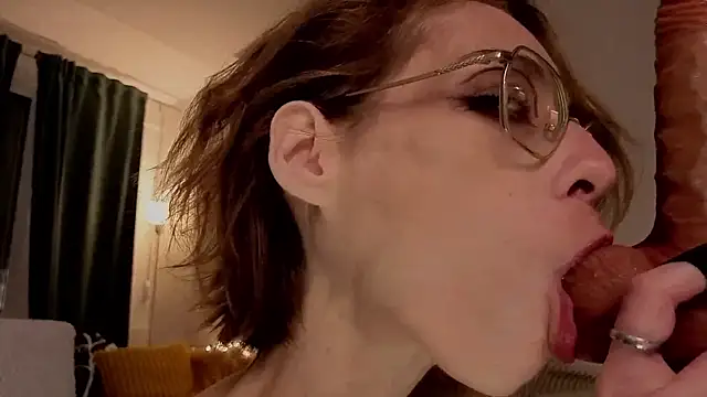 amber_quell_here élő XXX-chatje