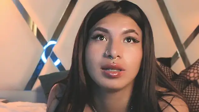 Chatroom XXX en direct de MeelFox