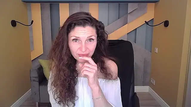 EllaLong's Live XXX Chat