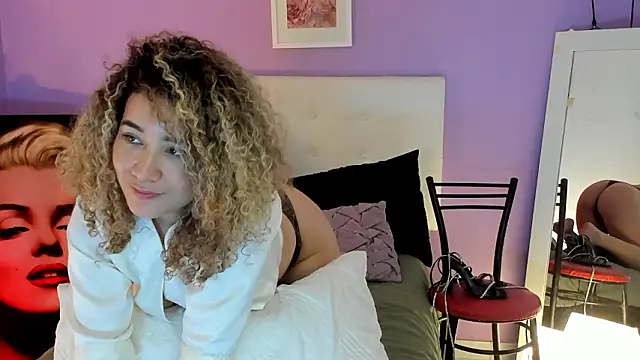 Charlotte11-11's Live XXX Chat