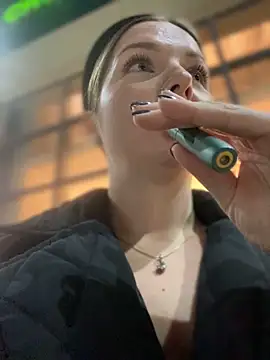 Chat +18 de KrisMagnoly ao vivo