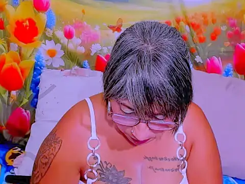 indianroxy's Live XXX Chat