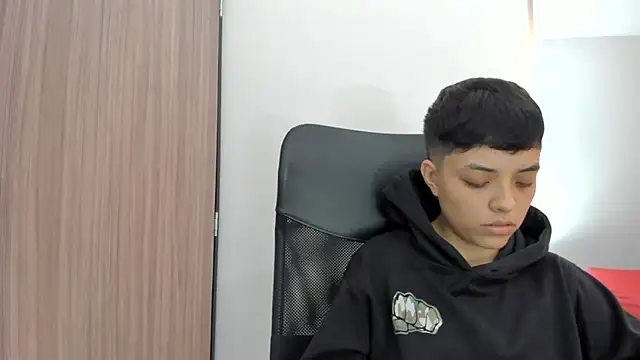 ariloe_quintero: онлайн-секс-чат