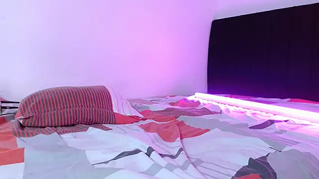 Lolaa_0123 即時 XXX 聊天