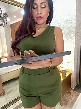 MonicaMoret Show in webcam