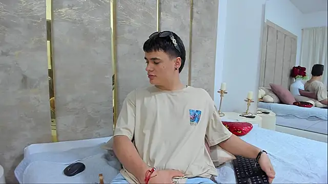 BenitoSaenz Adlı Modelin Canlı XXX Sohbeti