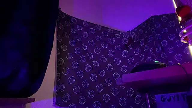 Guyst049's Live XXX Chat