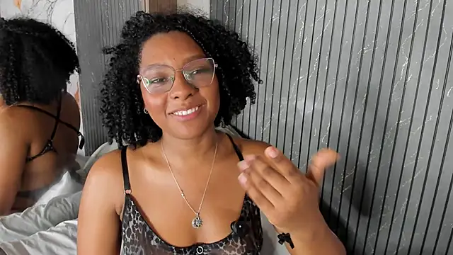 Naughty_bouncing_ebony Chat XXX in diretta