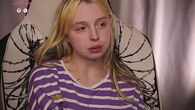 ElvenQueen Pertunjukan Webcam