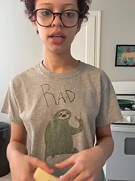 jojosbizarrelyf: διαδικτυακό σόου στην κάμερα