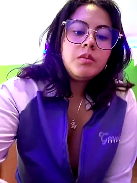 Mari-98 Show in webcam