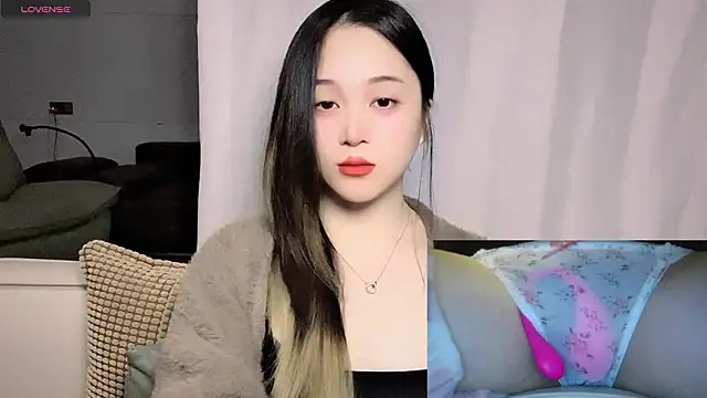 woaiqinqin Adlı Modelin Canlı XXX Sohbeti