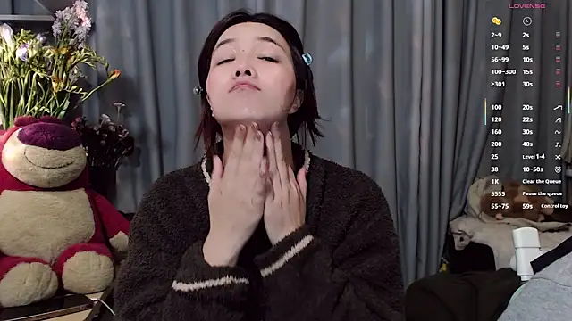 XueLi1902 Adlı Modelin Canlı XXX Sohbeti