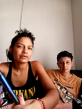 Chatroom XXX en direct de Mei_and_Gaby