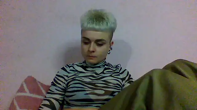 AlisaDear257 Adlı Modelin Canlı XXX Sohbeti