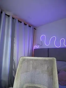 Abrilll2's Webcam Show