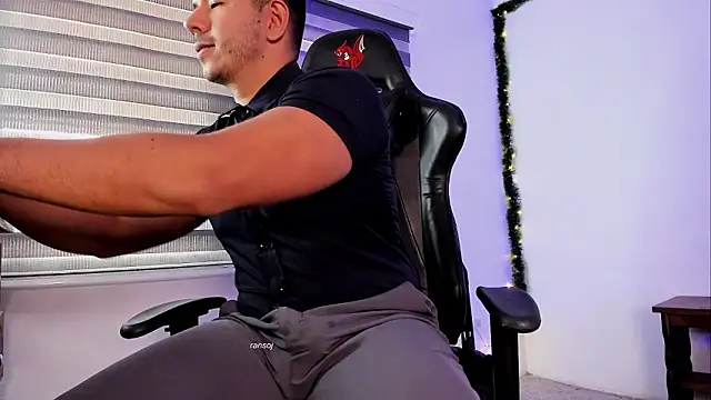 ransoj Live XXX Chat