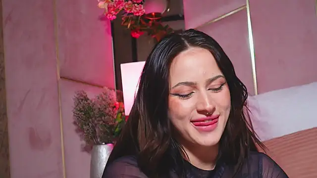 LucyLextonX's Webcam Show