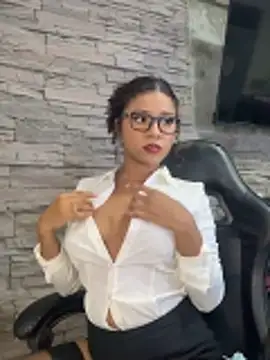 Czat XXX na żywo – sophia_brunette_