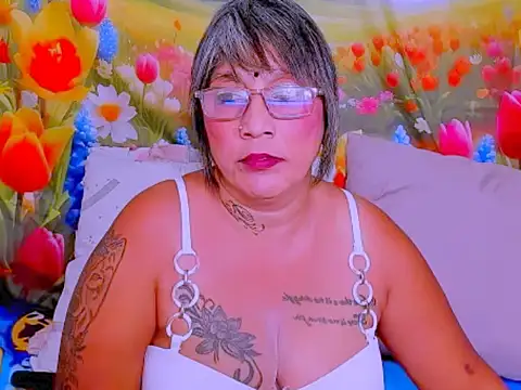 indianroxy's Live XXX Chat