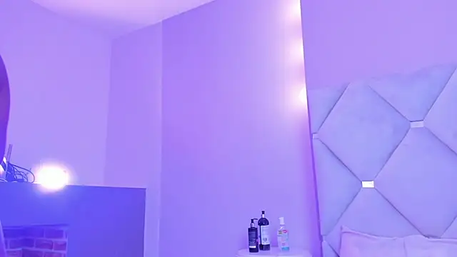 Adelehottman লাইভ XXX চ্যাট