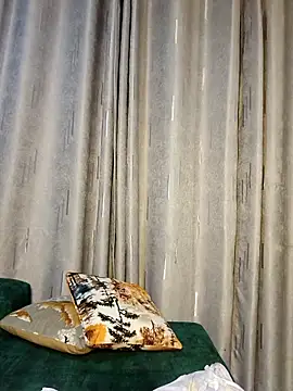 Yoyo-__'s Live XXX Chat