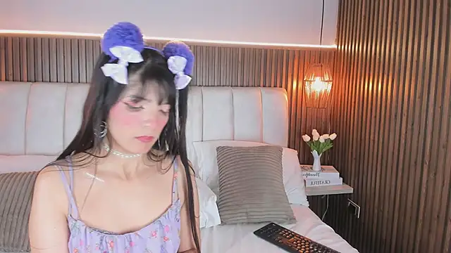 LisaLain: онлайн-секс-чат