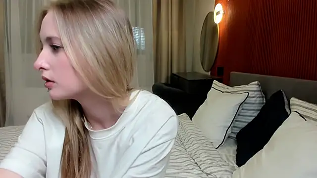 TraceeRebollar লাইভ XXX চ্যাট