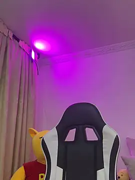 shanel_taylor Adlı Modelin Canlı XXX Sohbeti