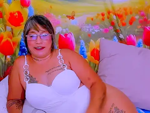 Chat +18 de indianroxy ao vivo