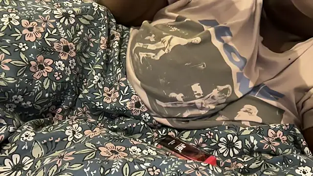 nanaisbackk: онлайн-секс-чат