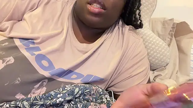 nanaisbackk: онлайн-секс-чат