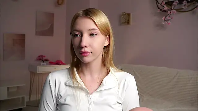 SunnivaCovil's Webcam Show