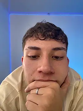 oliver_kyy Chat XXX in diretta