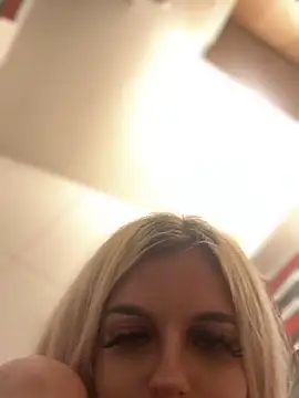 Steffi_SnowbunnyのライブXXXチャット